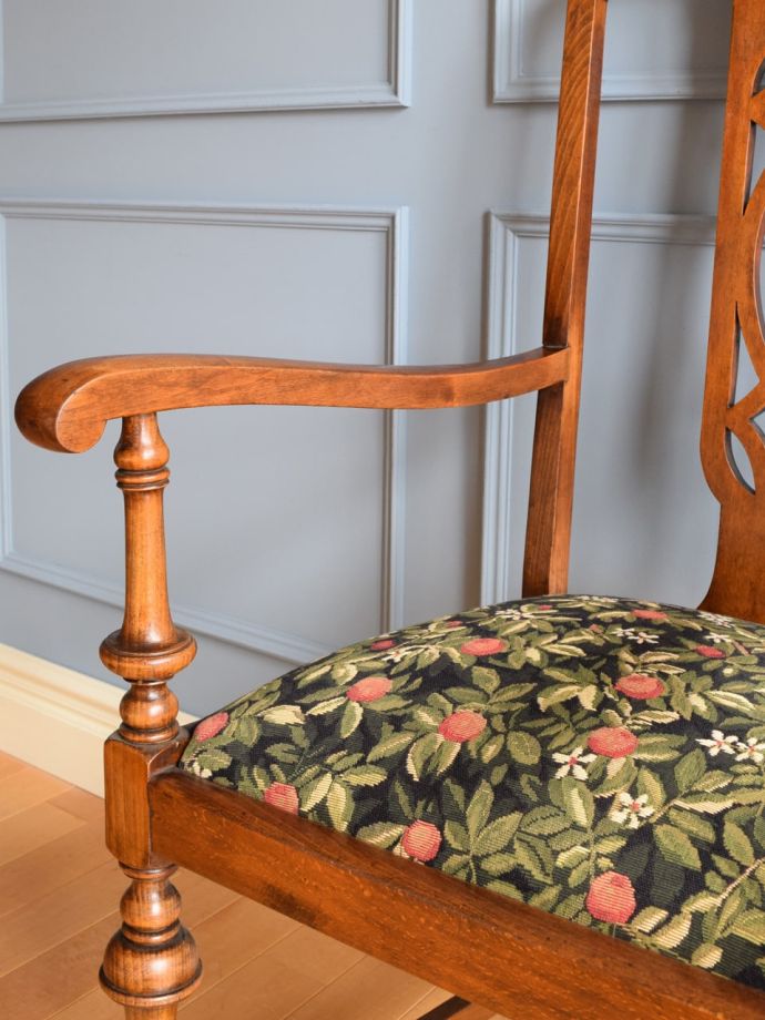 アンティークチェアのアーム