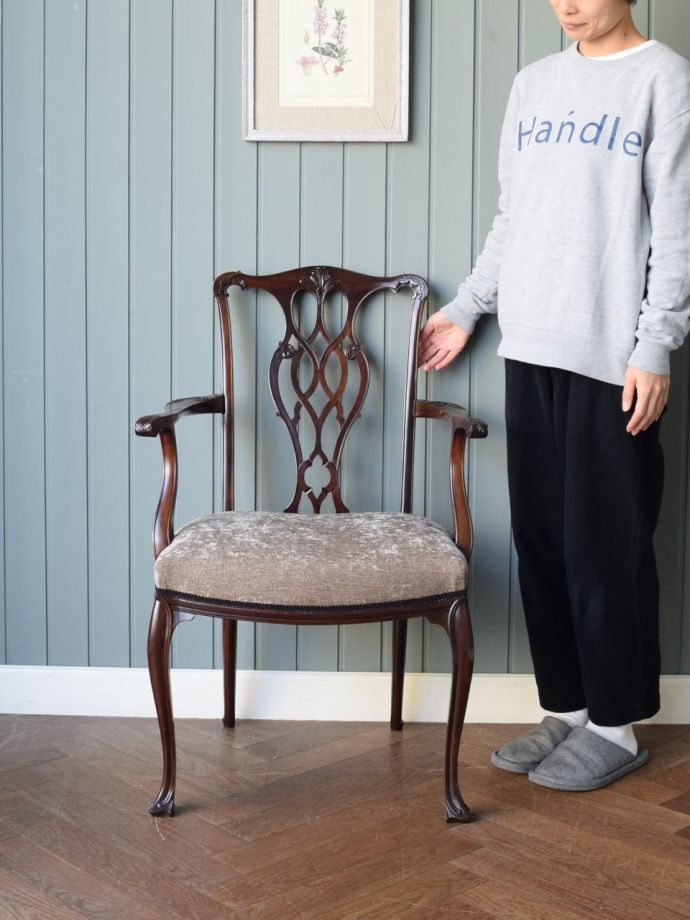 英国アンティークのサロンチェア