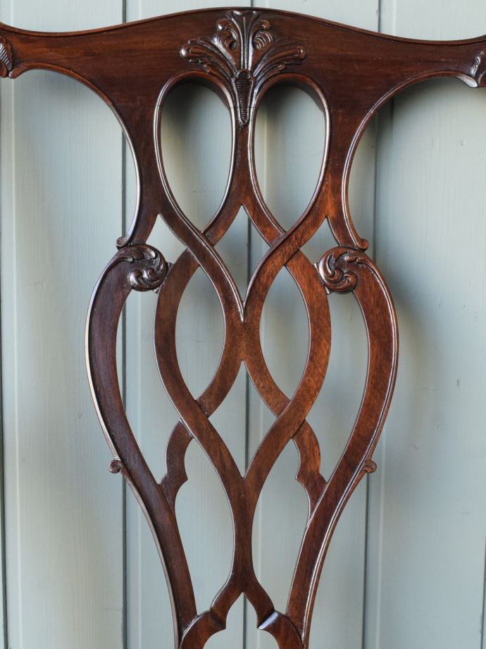 英国アンティークらしい装飾