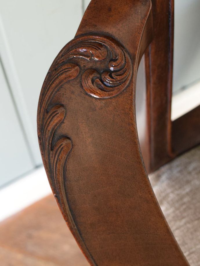 英国アンティークらしい装飾