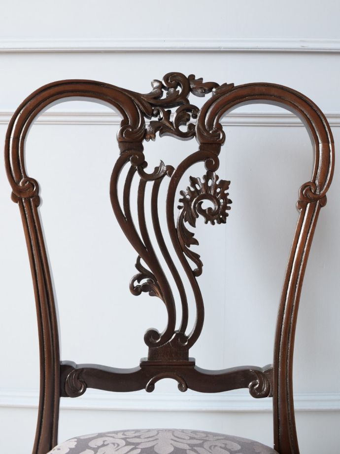 英国アンティークらしい装飾