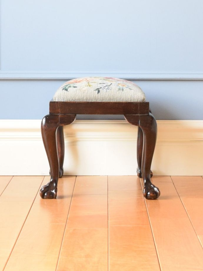 アンティークスツールの側面