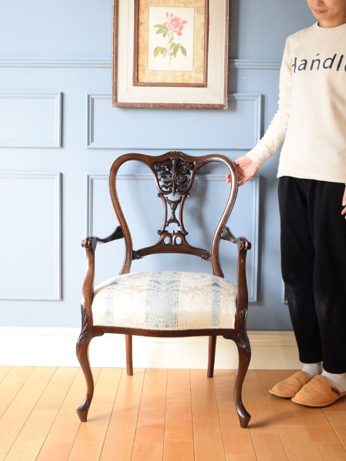 英国アンティークのサロンチェア