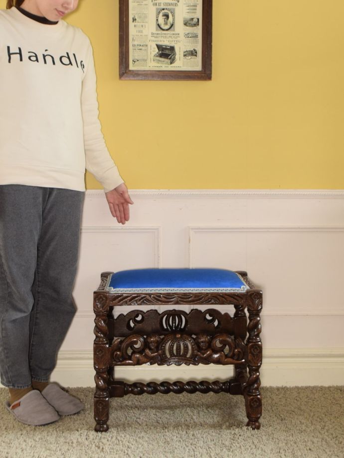 アンティークのスツール