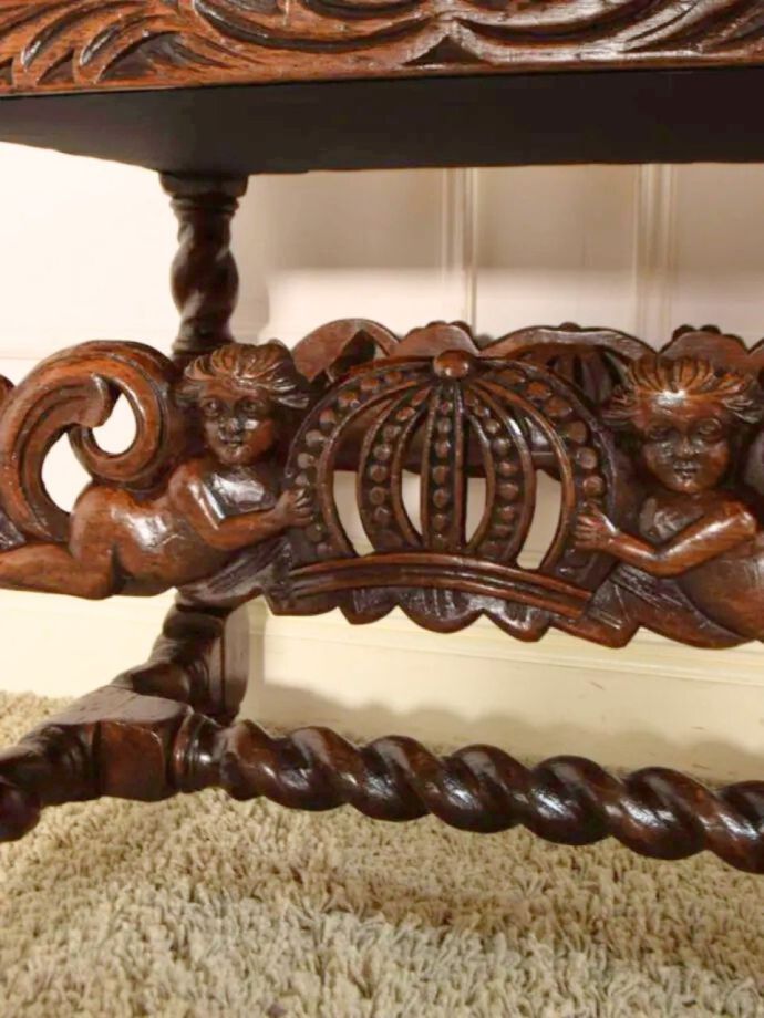 アンティークスツールの装飾