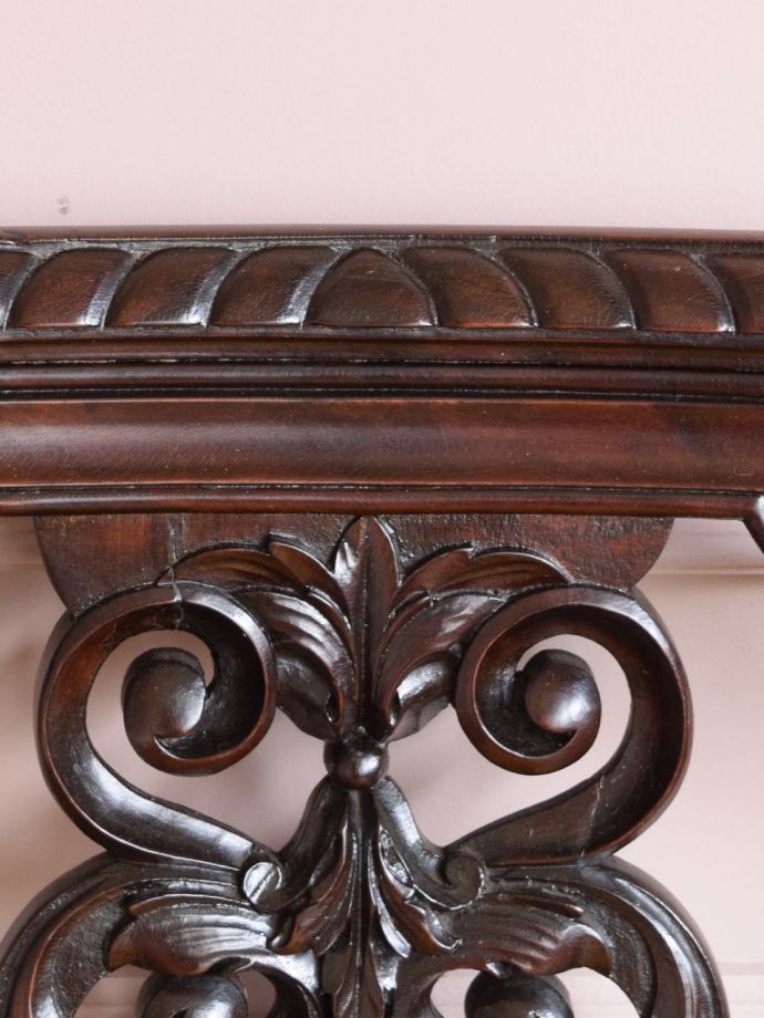 英国アンティークらしい装飾