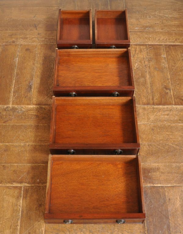 アンティークのチェスト アンティーク家具 カッコいいアンティークの英国家具、マホガニー材のチェストオブドロワーズ。引き出しは5杯。(q-538-f)