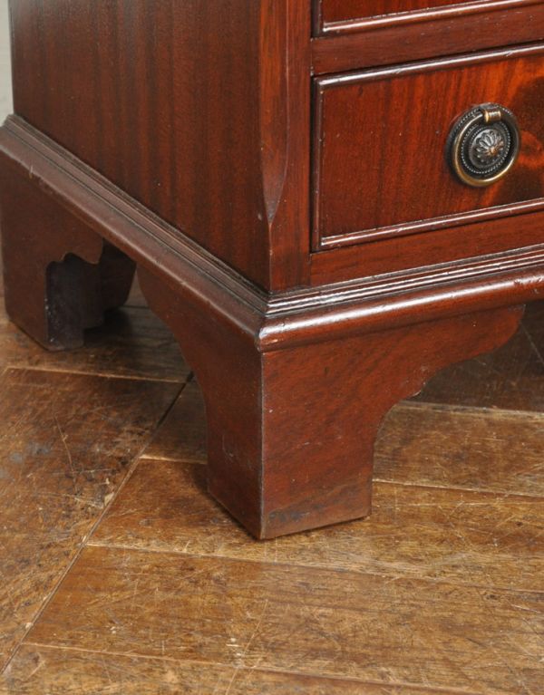 アンティークのチェスト アンティーク家具 カッコいいアンティークの英国家具、マホガニー材のチェストオブドロワーズ。安定感があります。(q-538-f)