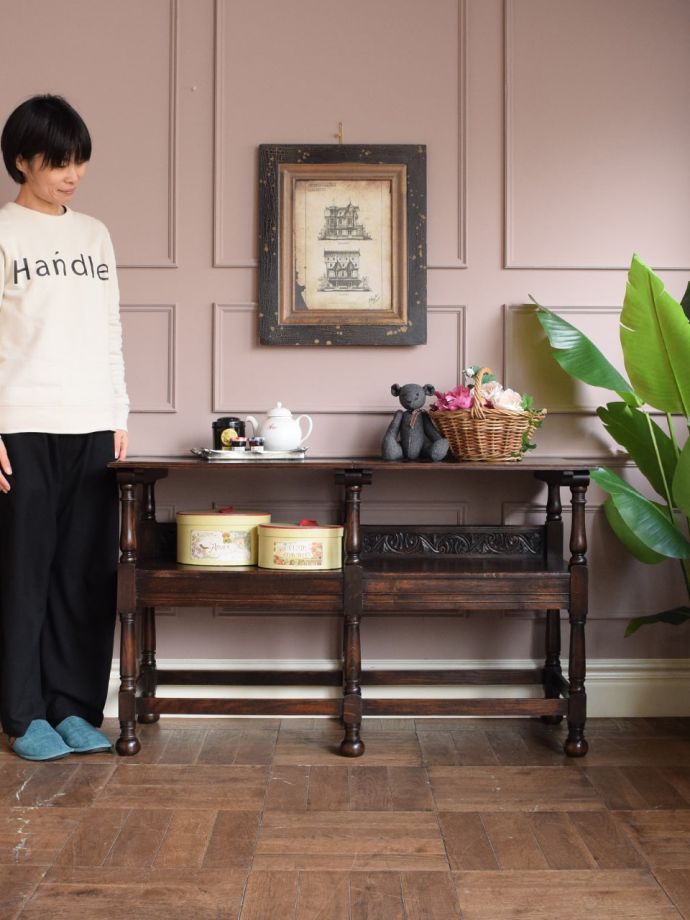 いろんな場所で便利に使えるアンティーク家具