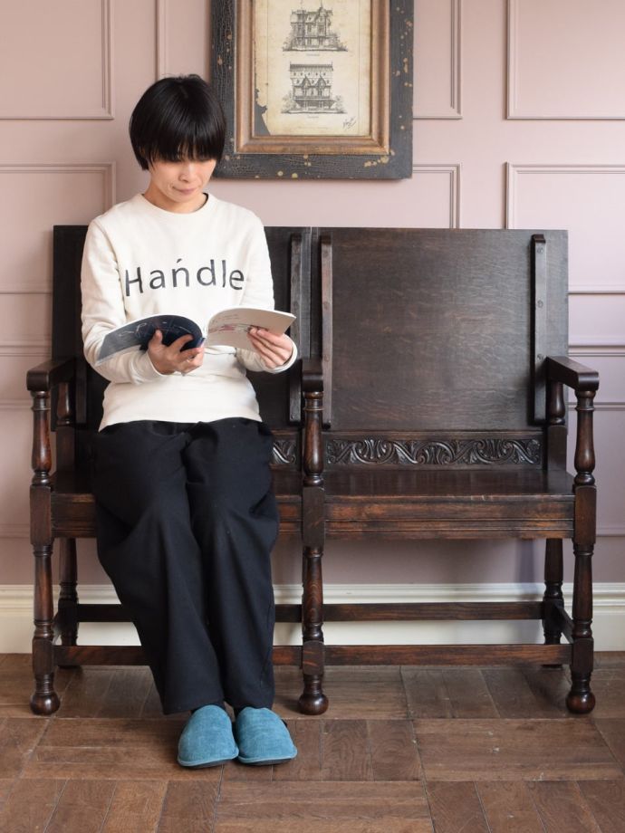 ベンチにもなるアンティーク家具