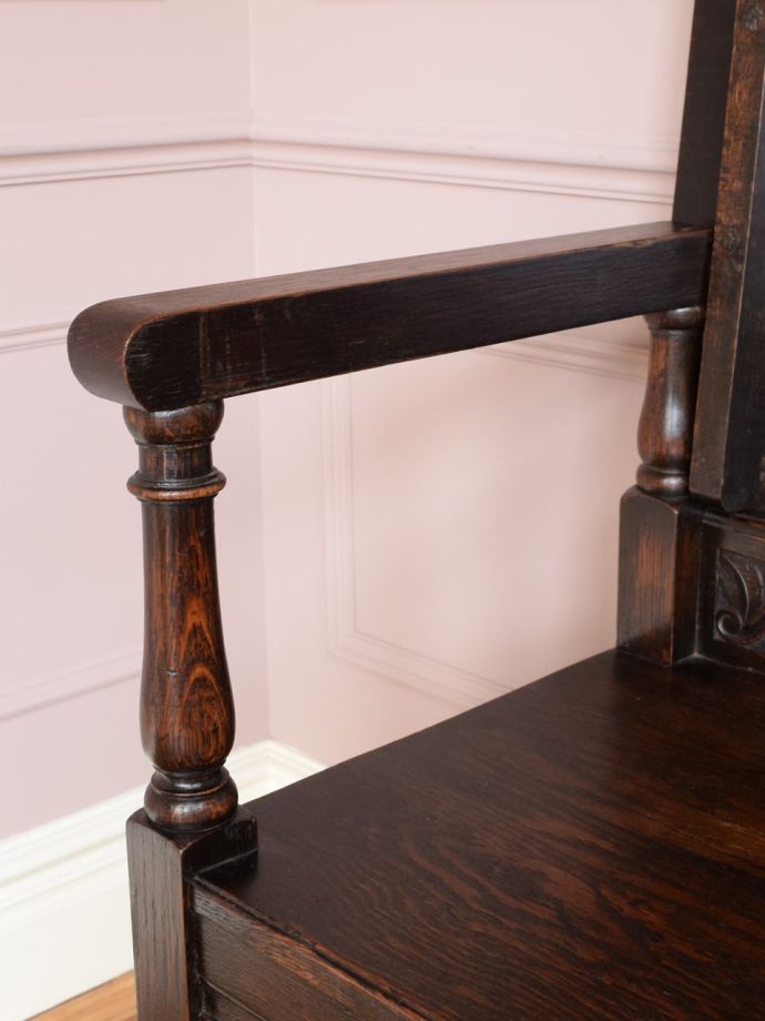 ベンチのアーム部分