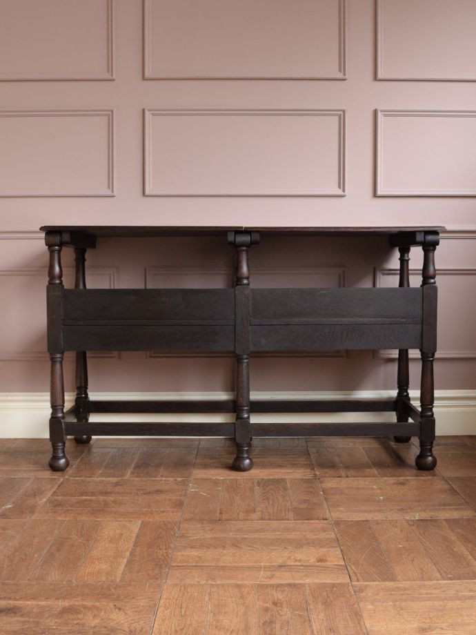 ベンチの後ろ姿