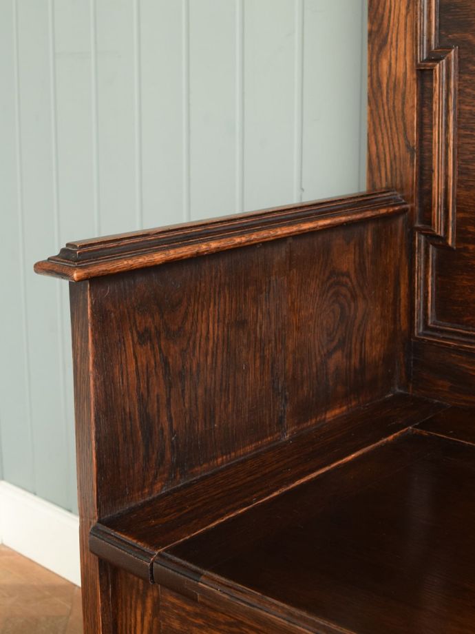 アンティークの椅子のアーム