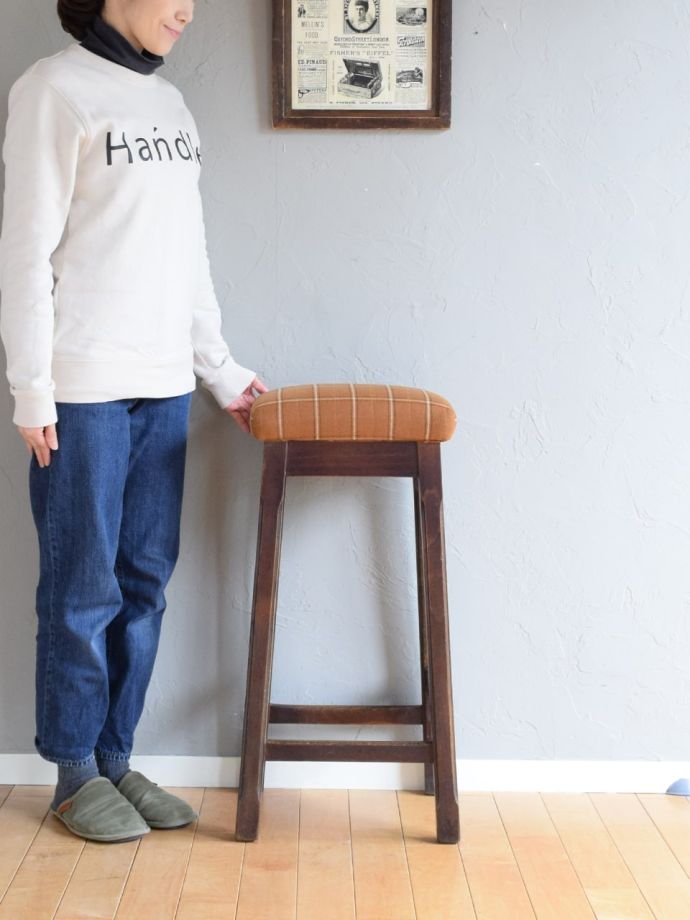 イギリスから届いたおしゃれなパブスツール、アンティークのハイ