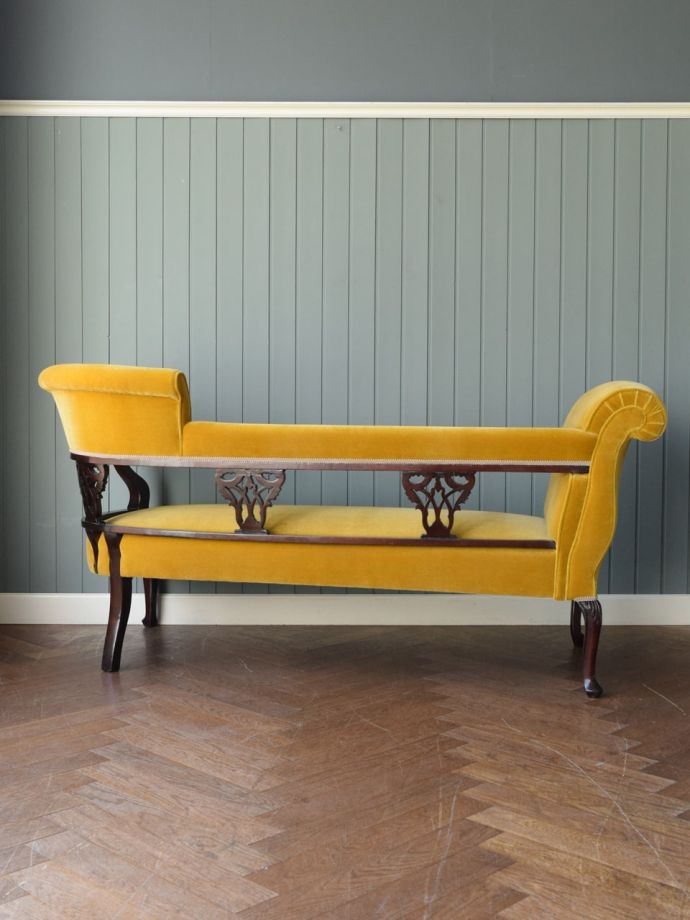 アンティークのセティの後ろ姿