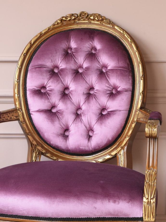 背もたれが美しいアンティークの椅子