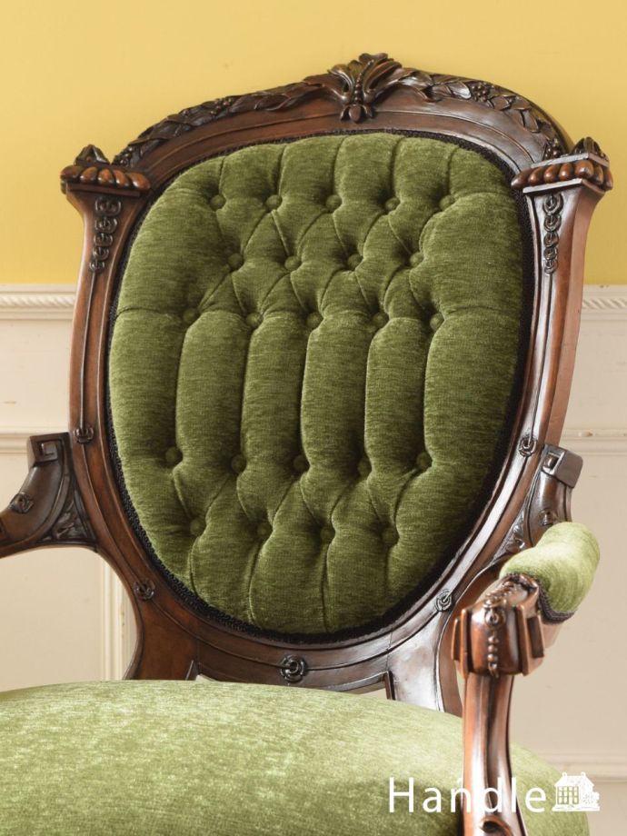 背もたれが美しいアンティークの椅子