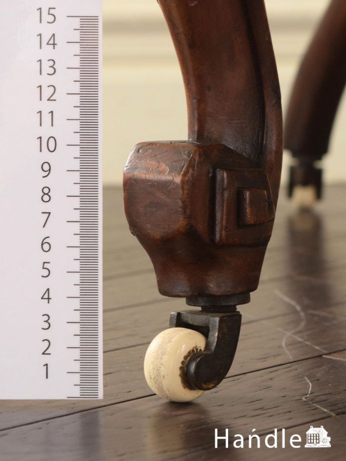 英国アンティークの一人掛けソファ、イギリスで見つけたウォールナット