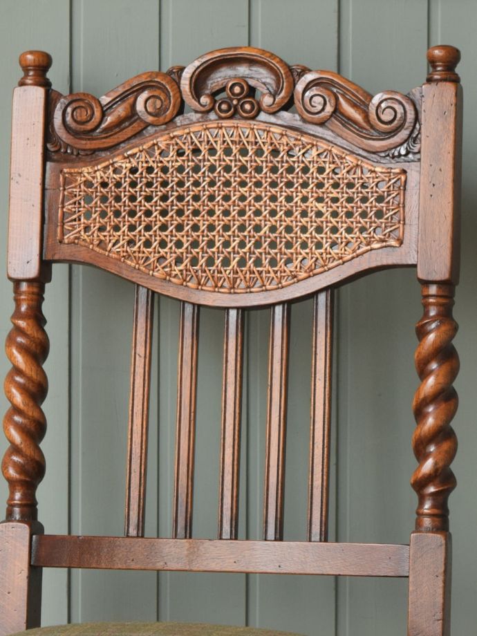 アンティークらしい美しい椅子