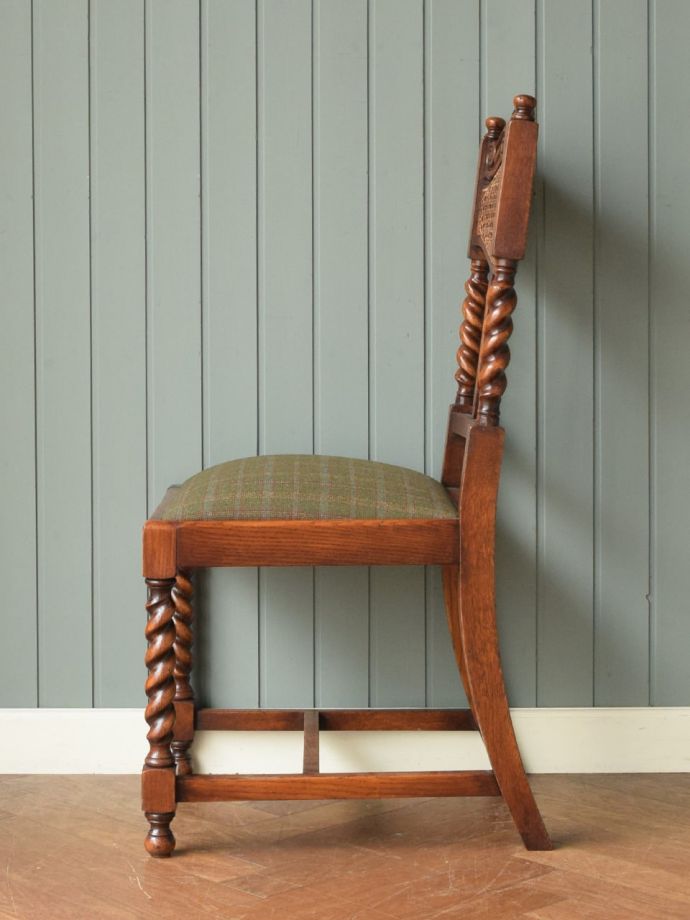 アンティークの椅子の側面