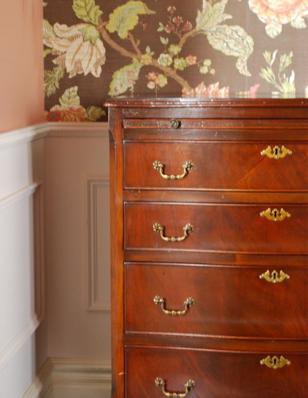 アンティークのチェスト アンティーク家具 クラシックなアンティーク英国家具、マホガニー材の4段チェスト(鍵付き)。品のある色合いと木目です。(q-548-f)