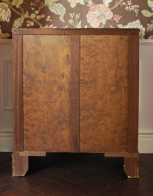 アンティークのチェスト アンティーク家具 クラシックなアンティーク英国家具、マホガニー材の4段チェスト(鍵付き)。きちんとメンテナンスしてあるので、裏側もキレイです。(q-548-f)