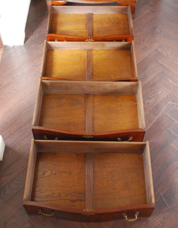 アンティークのチェスト アンティーク家具 クラシックなアンティーク英国家具、マホガニー材の4段チェスト(鍵付き)。引き出しは4杯。(q-548-f)