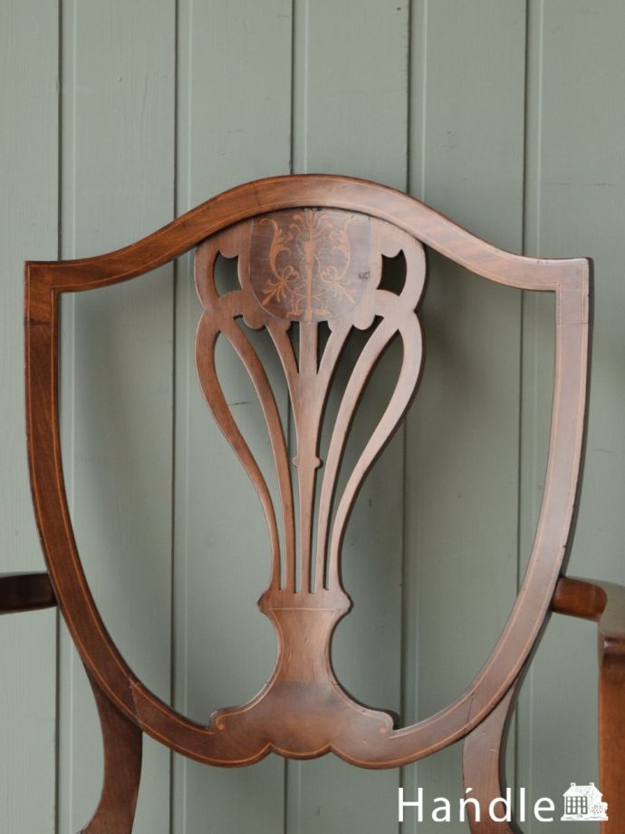 背もたれが美しいアンティークの椅子