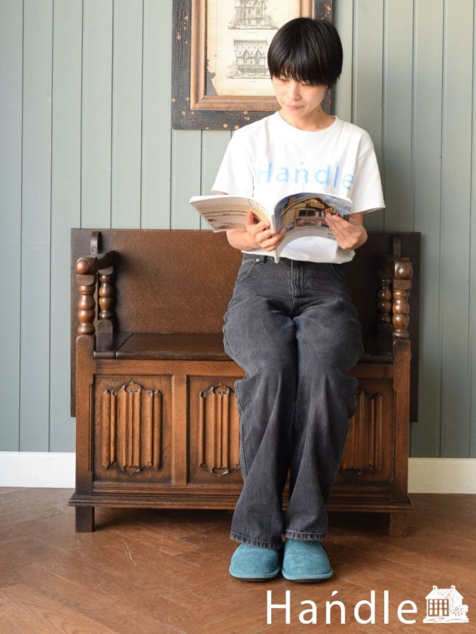 ベンチにもなるアンティーク家具