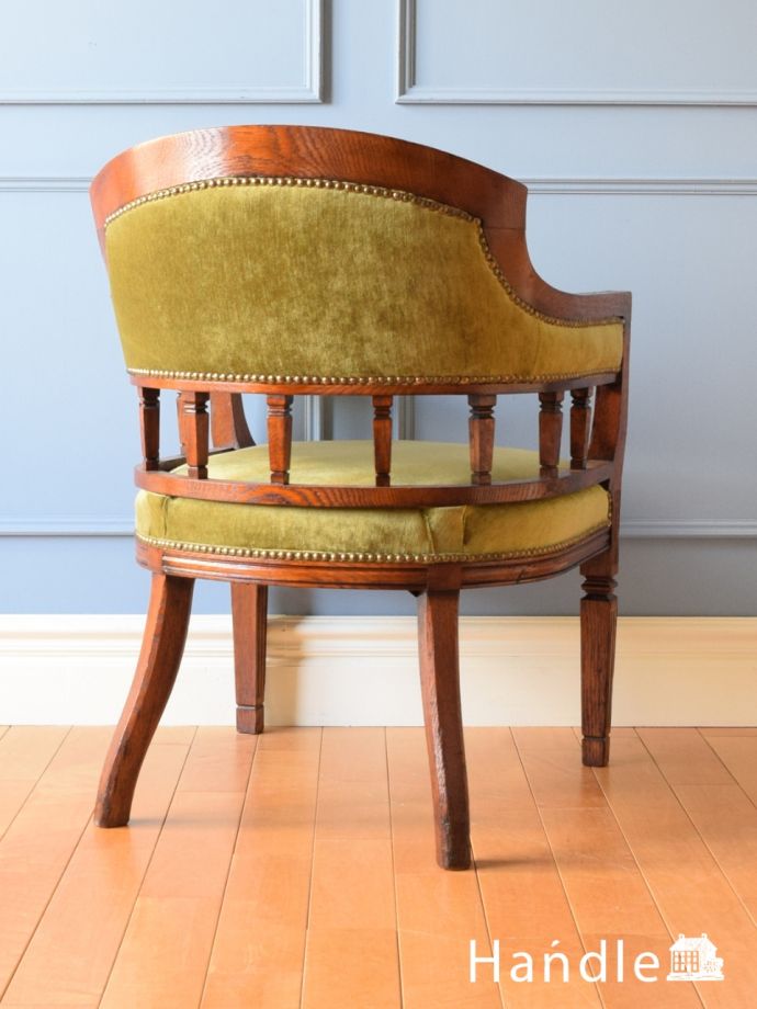 アンティークのパーソナルチェアの後ろ姿