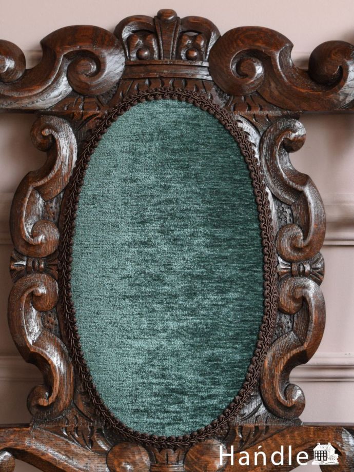 英国アンティークのダイニングチェア、重厚感漂うオーク材の