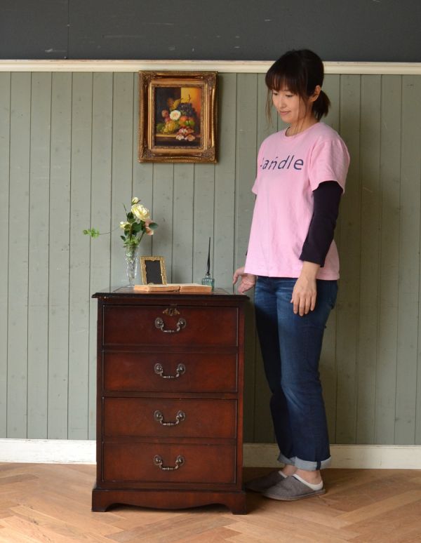 アンティークのチェスト　アンティーク家具　マホガニー材のアンティーク英国家具、ファイリングキャビネット。コンパクトなので、リビング、書斎や寝室で活躍してくれるでしょう。(q-566-f)