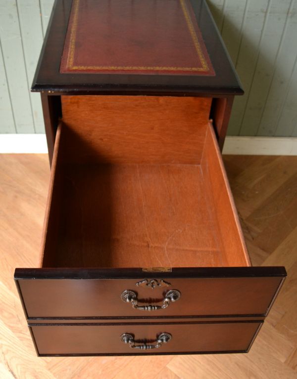 アンティークのチェスト　アンティーク家具　マホガニー材のアンティーク英国家具、ファイリングキャビネット。中もキレイにお直ししてありますので、安心して使ってくださいね。(q-566-f)