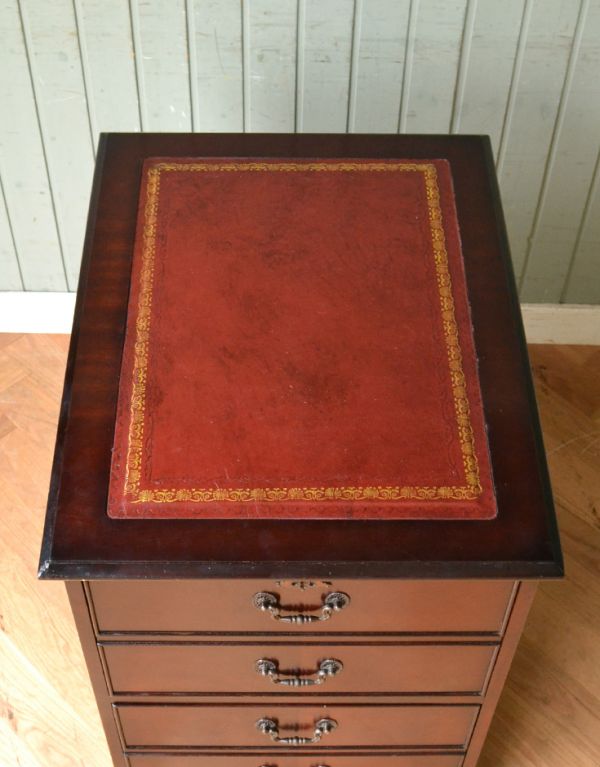 アンティークのチェスト　アンティーク家具　マホガニー材のアンティーク英国家具、ファイリングキャビネット。きちんとお直ししているので、天板もキレイな状態です。(q-566-f)