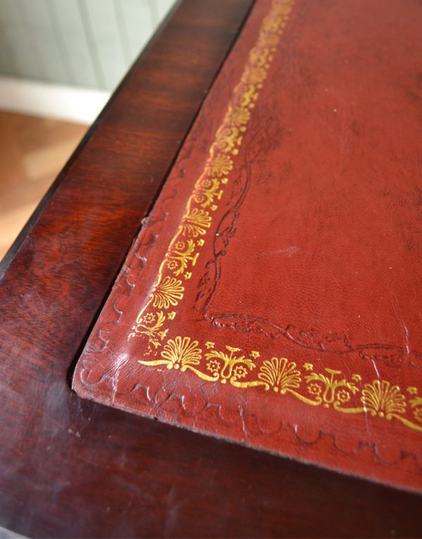 アンティークのチェスト　アンティーク家具　マホガニー材のアンティーク英国家具、ファイリングキャビネット。高級感溢れる赤いレザー。(q-566-f)