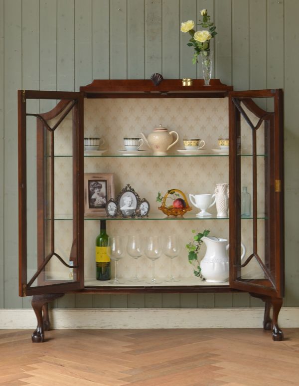 アンティークのキャビネット アンティーク家具 アンティークの英国スタイルの家具、マホガニー材のガラスキャビネット。棚板は2枚です。(q-583-f)