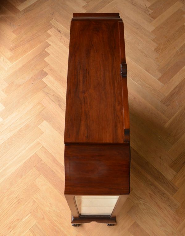 アンティークのキャビネット アンティーク家具 アンティークの英国スタイルの家具、マホガニー材のガラスキャビネット。天板もピカピカにお直ししました。(q-583-f)