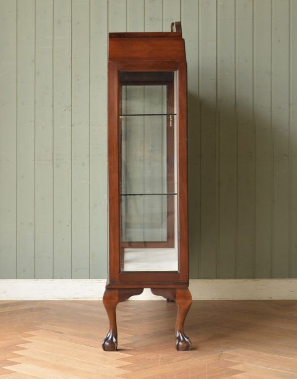 アンティークのキャビネット アンティーク家具 アンティークの英国スタイルの家具、マホガニー材のガラスキャビネット。サイドもガラスなので、どこから見ても美しいです!しっかり作られているので、安心してお使いいただけます。(q-583-f)