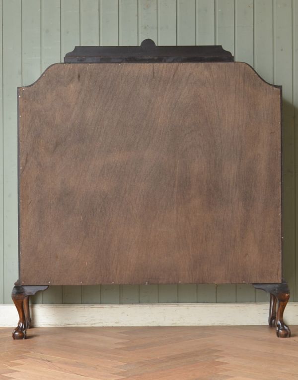 アンティークのキャビネット アンティーク家具 アンティークの英国スタイルの家具、マホガニー材のガラスキャビネット。キチンとメンテナンスしてあるので、裏側もキレイです。(q-583-f)