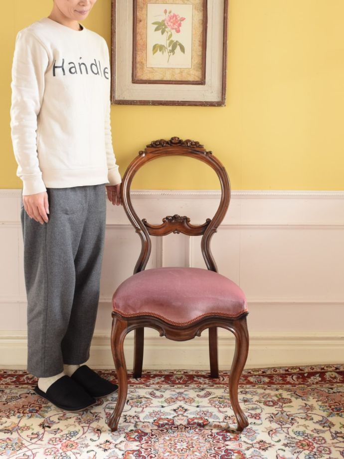 アンティークのバルーンバックチェア