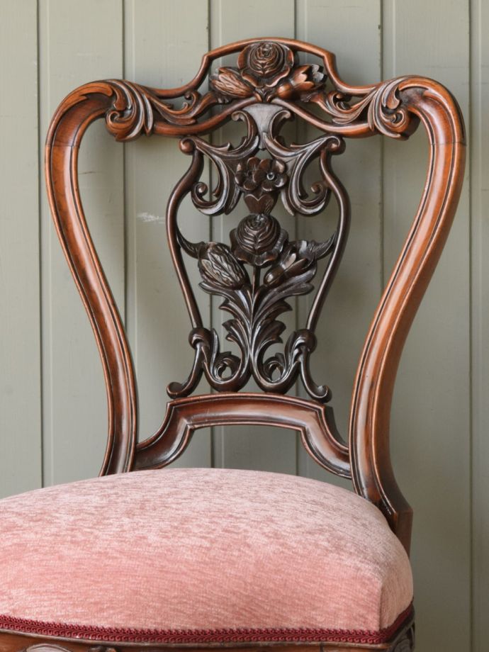 背もたれが美しいアンティークの椅子