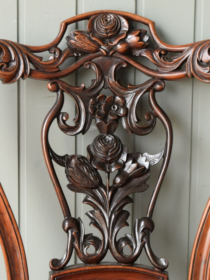 英国アンティークらしい装飾