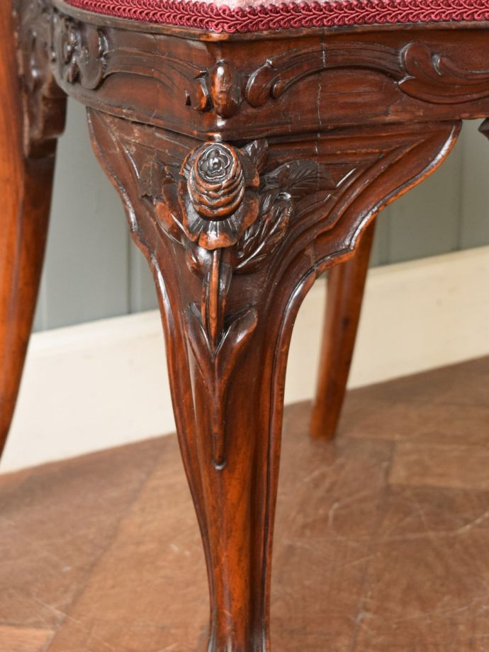 英国アンティークらしい装飾