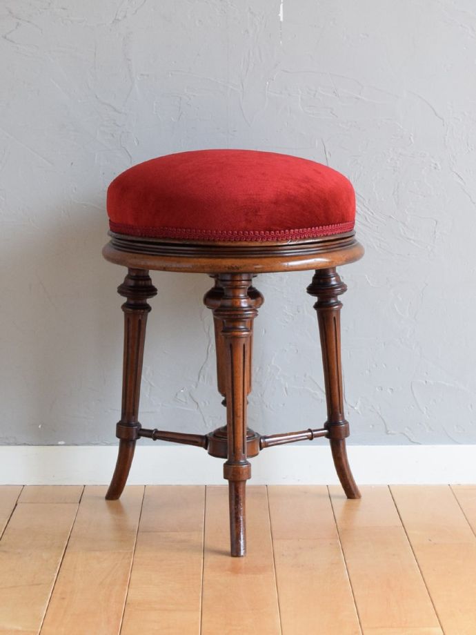 アンティークスツールの側面