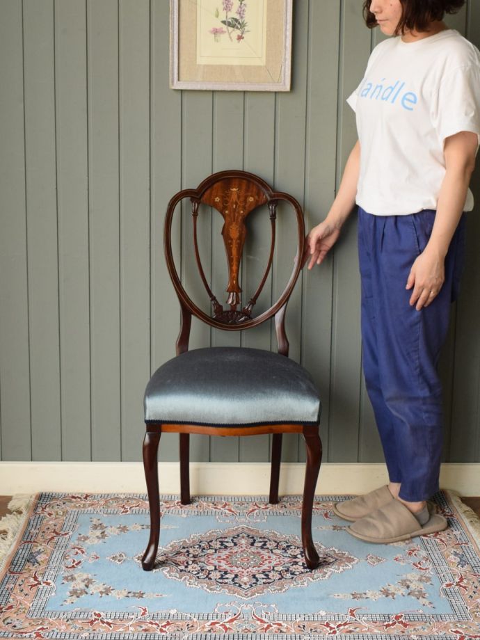 英国アンティークのサロンチェア