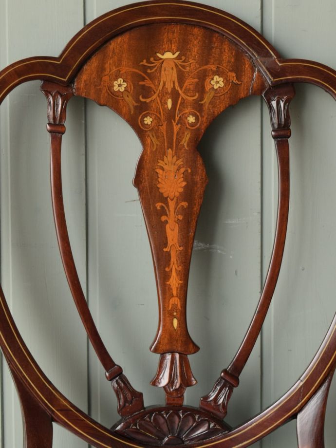 英国アンティークらしい装飾