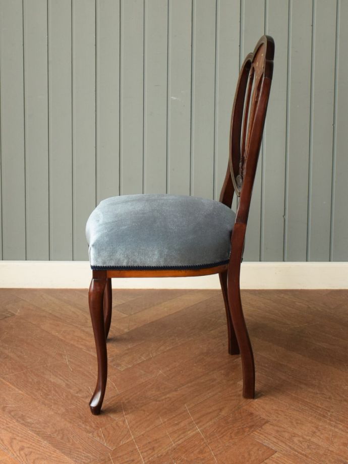 アンティークの椅子の側面