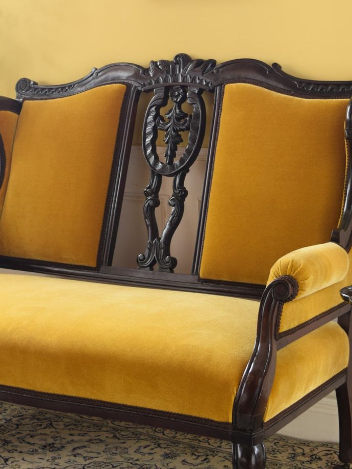 背もたれが美しいアンティークの椅子