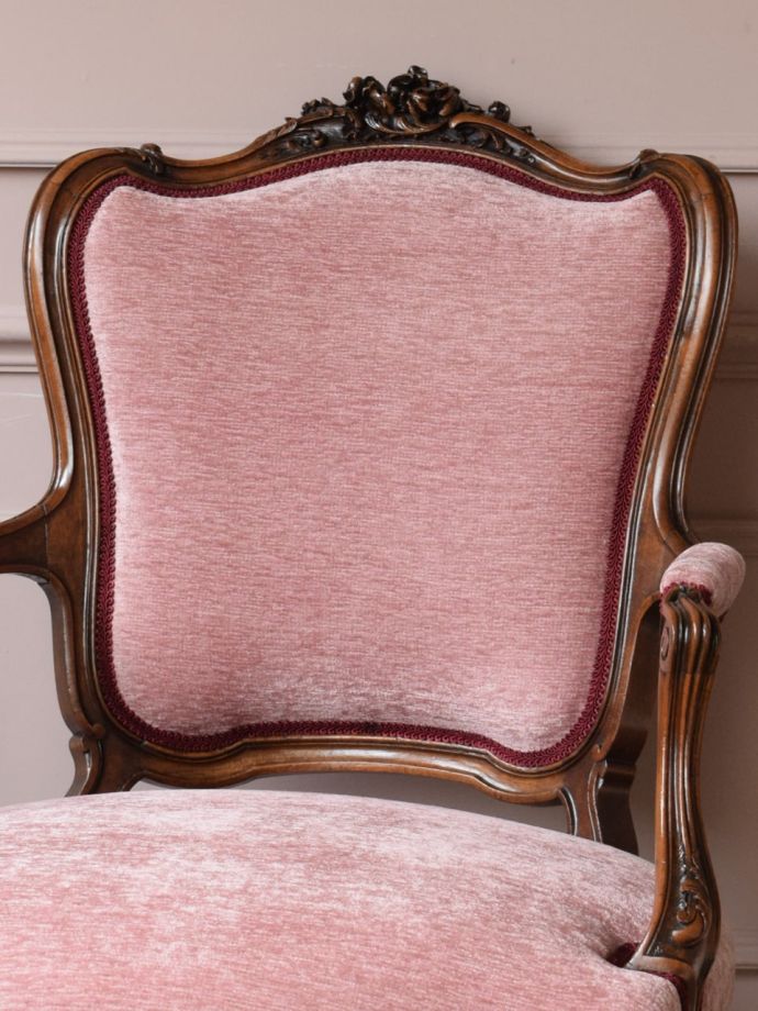 背もたれが美しいアンティークの椅子