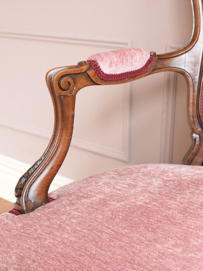 アンティークの椅子のアーム